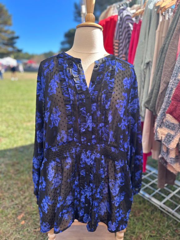 SECONDHAND: NWT Size 6 - Torrid Blue Floral Top