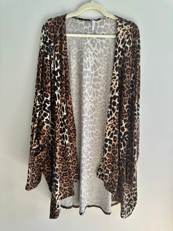 SECONDHAND 4X - CRC Oversized Leopard Circle Cardigan